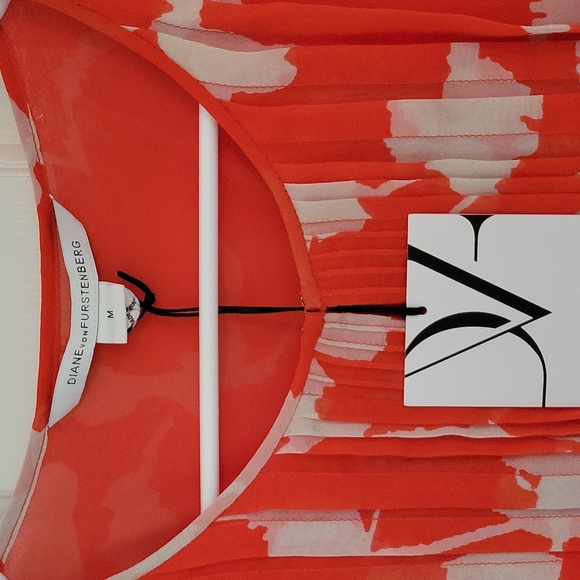 Dian Von Furstenberg Silk Blouse Red & Beige Size M NWT - Picture 3 of 4